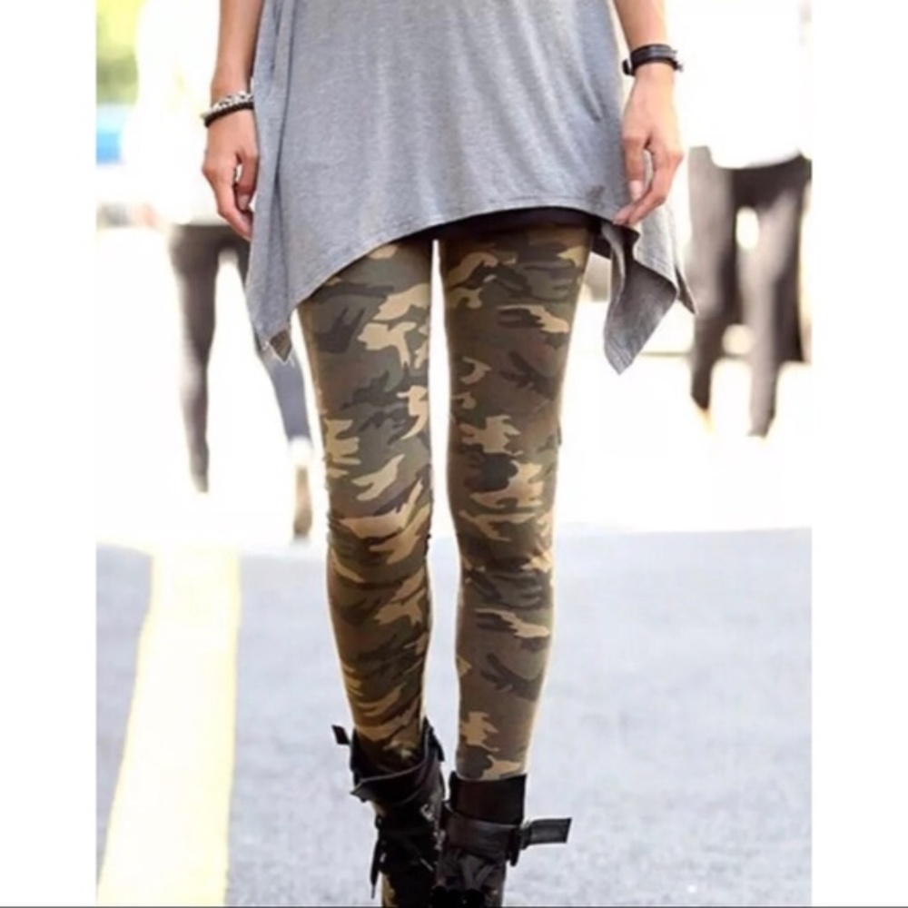 ONLY 1 LEFT!! Camo Super Soft Leggings - Picture 3 of 6